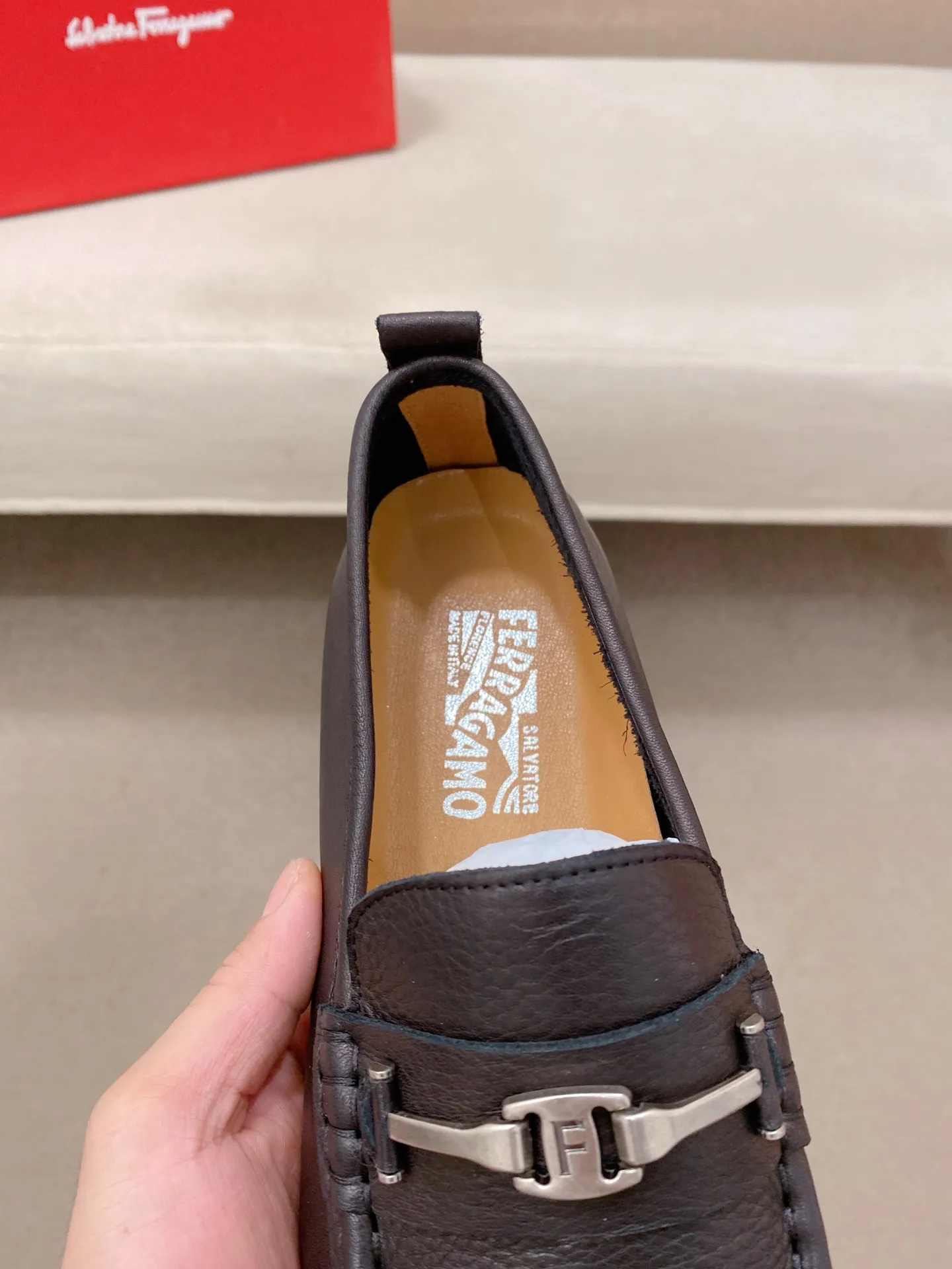 Factory price 500💰 Original Ferragamo men's shoes! The world's top brands...Luxury quality...//Fashion and high-end footwear 👍💪🏻...give you a low-key luxury comfort experience👍. The upper is made of pure Italian imported original cowhide and sweat-absorbent sheepskin lining. It is comfortable and breathable, high-end and classy... luxurious and noble!! .. OEM factory shipment [Hug] stall.. Original board. Welcome to taste..38--44.